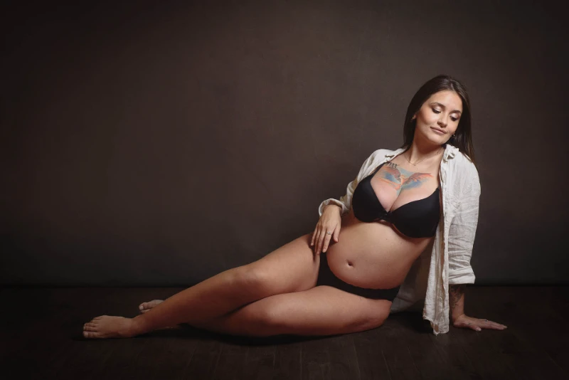 Fotografía de maternidad en estudio